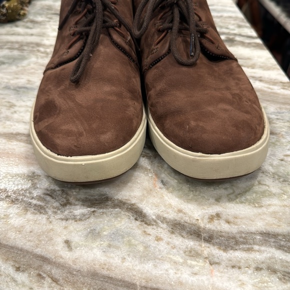 Great condition Olukai chuckas. Minimal scuffing and odor free. Nana Hele sz 9 - Picture 6 of 8